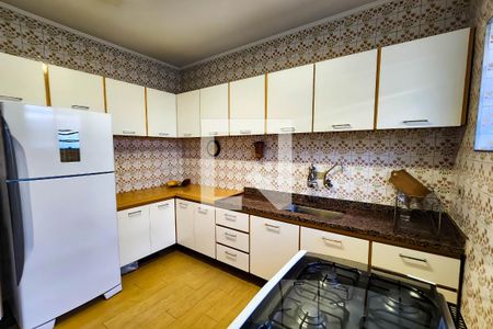 Casa à venda com 180m², 3 quartos e 2 vagas Casa à venda com 180m², 3 quartos e 2 vagasCozinha