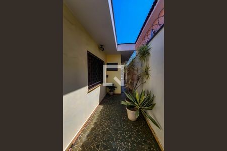 Casa à venda com 180m², 3 quartos e 2 vagas Casa à venda com 180m², 3 quartos e 2 vagasÁrea externa