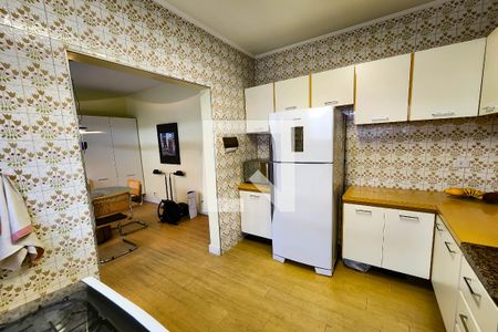 Casa à venda com 180m², 3 quartos e 2 vagas Casa à venda com 180m², 3 quartos e 2 vagasCozinha