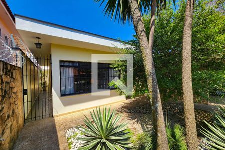 Casa à venda com 180m², 3 quartos e 2 vagas Casa à venda com 180m², 3 quartos e 2 vagasÁrea externa