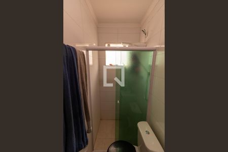 Banheiro da Suíte de casa de condomínio à venda com 2 quartos, 90m² em Vila Paranaguá, São Paulo