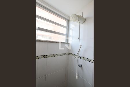 Banheiro de apartamento para alugar com 2 quartos, 60m² em Santa Rosa, Niterói