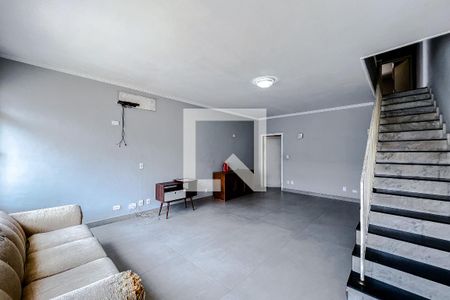 Sala de casa à venda com 3 quartos, 200m² em Vila Canero, São Paulo
