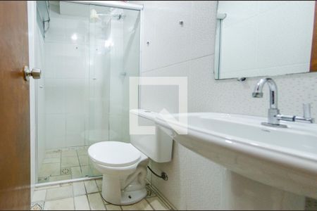 Banheiro de kitnet/studio para alugar com 1 quarto, 30m² em João Pinheiro, Belo Horizonte