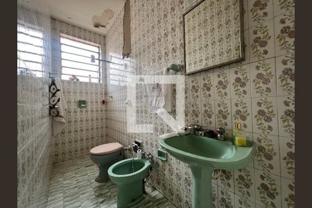 Banheiro de casa à venda com 3 quartos, 500m² em Centro, Contagem