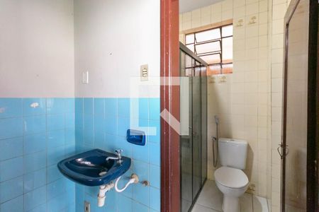 Banheiro de casa para alugar com 2 quartos, 65m² em Madre Gertrudes, Belo Horizonte