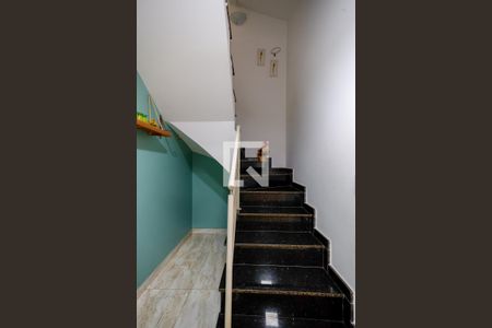 Escada Quartos de casa de condomínio à venda com 2 quartos, 90m² em Vila Nilo, São Paulo
