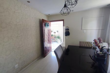 Casa de condomínio à venda com 200m², 5 quartos e 5 vagasSala