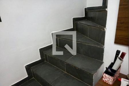 Escada de casa à venda com 3 quartos, 115m² em Jardim Aeroporto, São Paulo