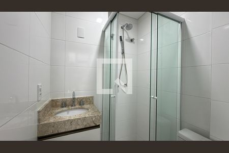 Banheiro de casa de condomínio para alugar com 1 quarto, 18m² em Vila Izabel, Curitiba