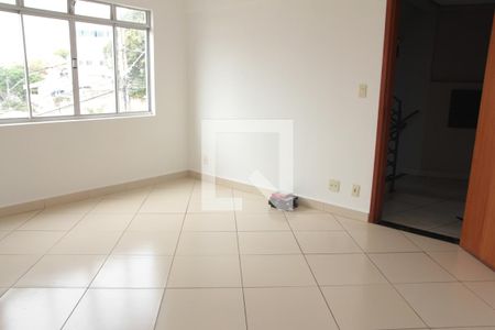 sala de apartamento para alugar com 3 quartos, 104m² em Planalto, Belo Horizonte