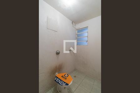 Banheiro de kitnet/studio à venda com 1 quarto, 28m² em Azenha, Porto Alegre