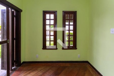 Casa à venda com 4 quartos, 200m² em Harmonia, Canoas