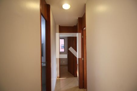 Corredor de apartamento para alugar com 3 quartos, 64m² em Vila do Castelo, São Paulo