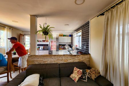 Sala de casa à venda com 4 quartos, 186m² em Jardim Santos Dumont, São Paulo