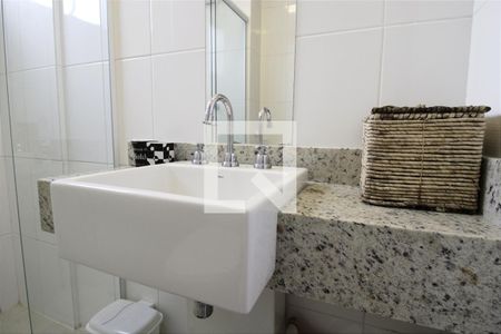 Apartamento para alugar com 80m², 2 quartos e 2 vagas Apartamento para alugar com 80m², 2 quartos e 2 vagasBanheiro