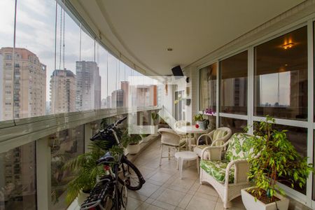 Varanda de apartamento à venda com 4 quartos, 185m² em Vila Mariana, São Paulo