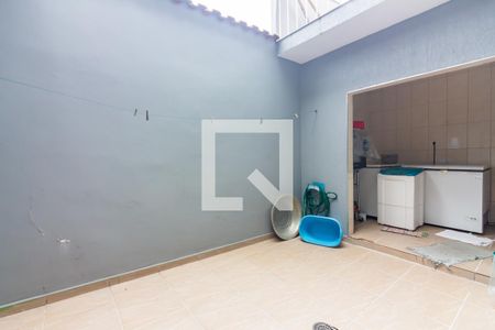 Casa à venda com 176m², 3 quartos e 4 vagas Casa à venda com 176m², 3 quartos e 4 vagasQuintal e Área de Serviço