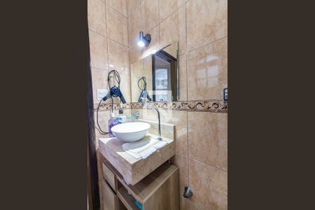 Casa à venda com 176m², 3 quartos e 4 vagas Casa à venda com 176m², 3 quartos e 4 vagasBanheiro 2