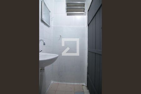 Banheiro de casa para alugar com 1 quarto, 20m² em Vila Ponte Rasa, São Paulo
