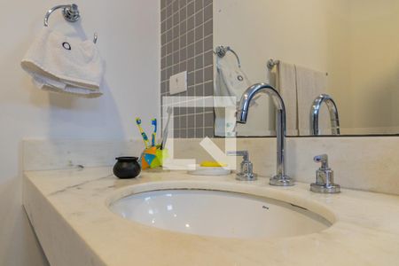 Casa à venda com 422m², 3 quartos e 3 vagas Casa à venda com 422m², 3 quartos e 3 vagasBanheiro da Suíte 2