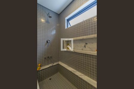 Casa à venda com 422m², 3 quartos e 3 vagas Casa à venda com 422m², 3 quartos e 3 vagasBanheiro da Suíte 2