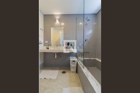 Casa à venda com 422m², 3 quartos e 3 vagas Casa à venda com 422m², 3 quartos e 3 vagasBanheiro da Suíte 2