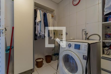 Casa à venda com 422m², 3 quartos e 3 vagas Casa à venda com 422m², 3 quartos e 3 vagasÁrea de Serviço