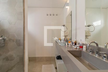 Casa à venda com 422m², 3 quartos e 3 vagas Casa à venda com 422m², 3 quartos e 3 vagasBanheiro da Suíte 1