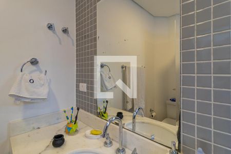 Casa à venda com 422m², 3 quartos e 3 vagas Casa à venda com 422m², 3 quartos e 3 vagasBanheiro da Suíte 2