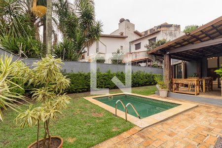 Casa à venda com 422m², 3 quartos e 3 vagas Casa à venda com 422m², 3 quartos e 3 vagasÁrea externa