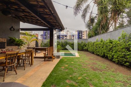 Casa à venda com 422m², 3 quartos e 3 vagas Casa à venda com 422m², 3 quartos e 3 vagasÁrea externa