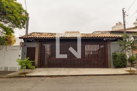 Casa à venda com 422m², 3 quartos e 3 vagas Casa à venda com 422m², 3 quartos e 3 vagasFachada