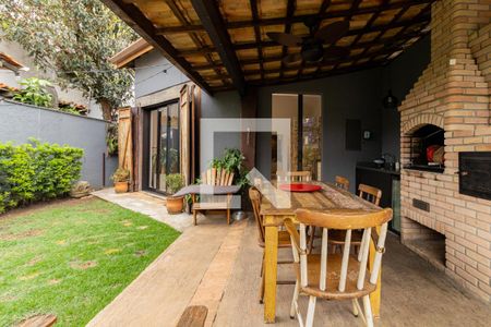 Casa à venda com 422m², 3 quartos e 3 vagas Casa à venda com 422m², 3 quartos e 3 vagasÁrea externa