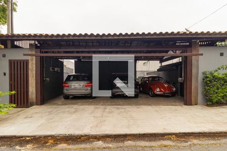 Casa à venda com 422m², 3 quartos e 3 vagas Casa à venda com 422m², 3 quartos e 3 vagasGaragem