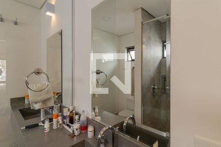 Casa à venda com 422m², 3 quartos e 3 vagas Casa à venda com 422m², 3 quartos e 3 vagasBanheiro da Suíte 1