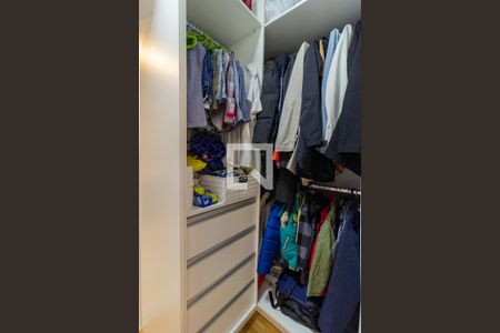 Casa à venda com 422m², 3 quartos e 3 vagas Casa à venda com 422m², 3 quartos e 3 vagasCloset da Suíte 2