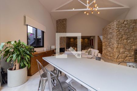 Casa à venda com 422m², 3 quartos e 3 vagas Casa à venda com 422m², 3 quartos e 3 vagasSala