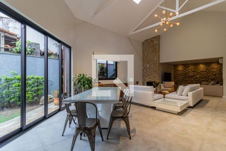 Casa à venda com 422m², 3 quartos e 3 vagas Casa à venda com 422m², 3 quartos e 3 vagasSala