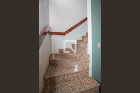 Escada de casa à venda com 3 quartos, 138m² em Vila Picinin, São Paulo