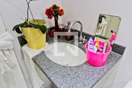 Banheiro de apartamento à venda com 2 quartos, 50m² em Vila Guedes, São Paulo