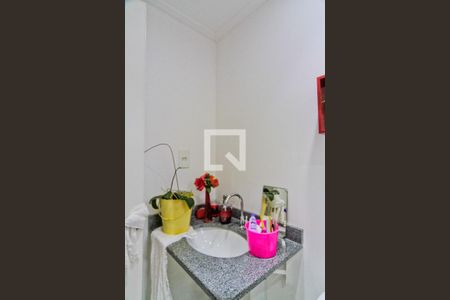 Banheiro de apartamento à venda com 2 quartos, 50m² em Vila Guedes, São Paulo