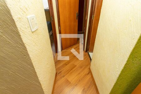 Corredor  de apartamento à venda com 2 quartos, 56m² em Taboão, Diadema