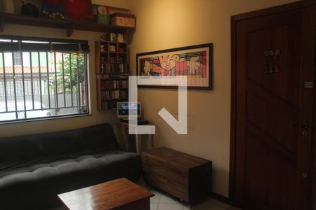 Casa à venda com 80m², 2 quartos e 2 vagasSala