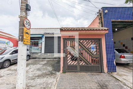 Casa para alugar com 205m², 3 quartos e 2 vagas Casa para alugar com 205m², 3 quartos e 2 vagasFachada