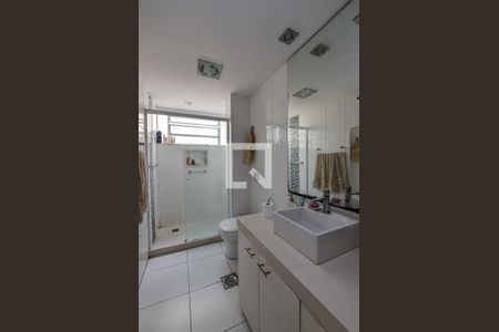 Apartamento à venda com 60m², 2 quartos e 2 vagas Apartamento à venda com 60m², 2 quartos e 2 vagasBanheiro