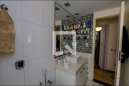 Apartamento à venda com 60m², 2 quartos e 2 vagas Apartamento à venda com 60m², 2 quartos e 2 vagasBanheiro