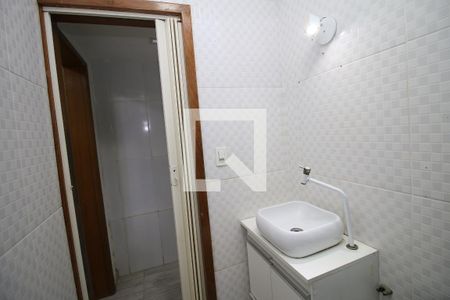 Banheiro de casa para alugar com 1 quarto, 60m² em Olaria, Rio de Janeiro