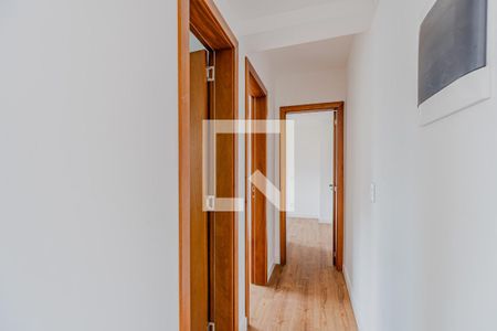 Corredor de apartamento para alugar com 3 quartos, 62m² em Menino Deus, Porto Alegre