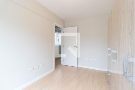 Quarto 1 de apartamento para alugar com 1 quarto, 33m² em Vila Izabel, Curitiba